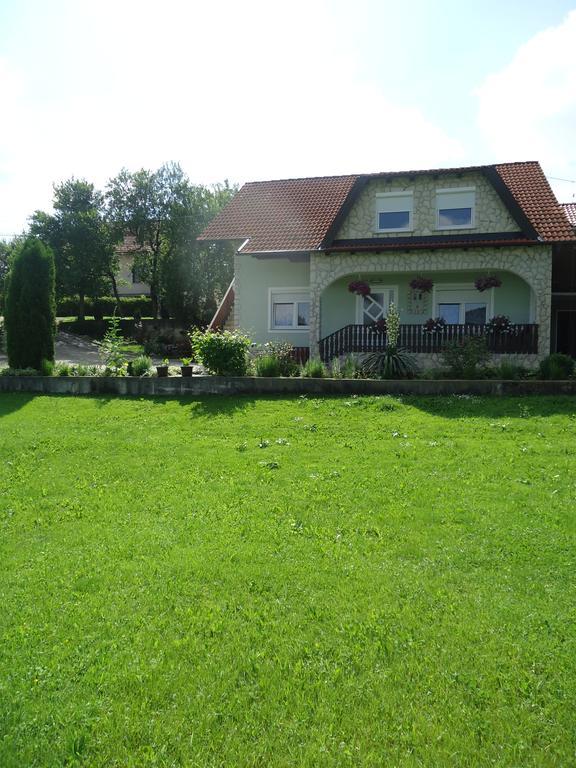 Guesthouse Miha Rakovica Exterior foto